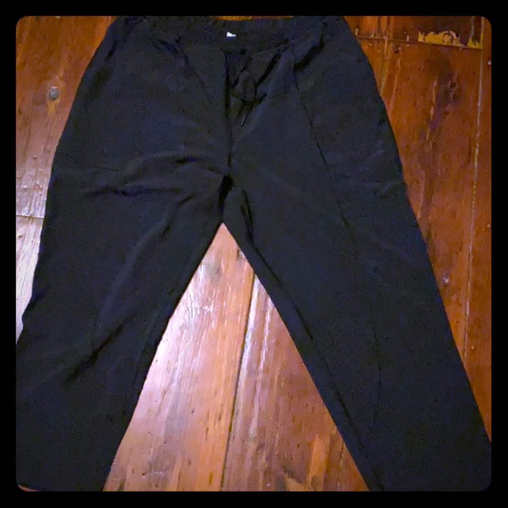 Lululemon exercise cargo pants